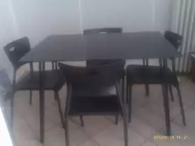 tables en verre et ses 4 chaises