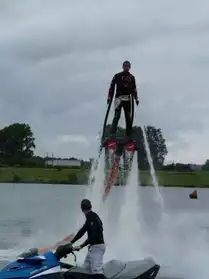 flyboard voler sur l eau , jetski