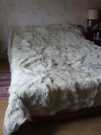 couvre-lit en peaux de chèvre