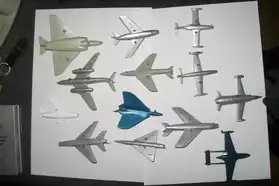 13 modèles réduits d'avions