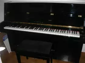Piano Droit Eterna de Yamaha