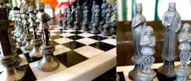 Jeu d'échecs (en marbre et étain, fait à