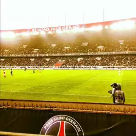 1 place PSG-FC Barcelone B Rouge