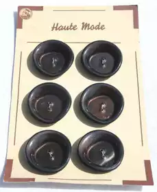 boutons anciens marron plaque de 4, neuf