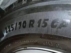 Vente 4 pneus Michelin 225/70 R 15C 112