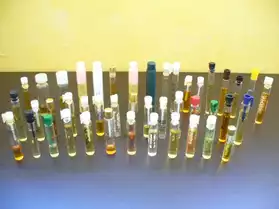 Echantillons parfums 44 flacons