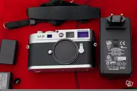 Leica m8 chromé +accessoires en très bon