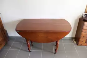 table Louis Philippe
