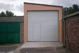 Porte de garage sectionnelle portillon