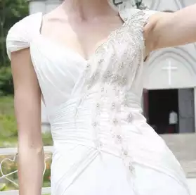 Très belle robe de mariée neuve