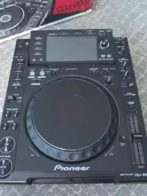 2 PIONEER CDJ-2000 DJ PLAYERS + DJM2000