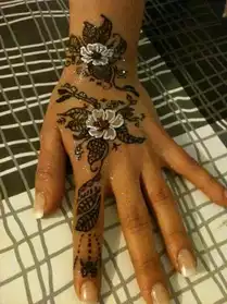 tatouage henné/poudre de diamant