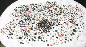 gros lot de boutons anciens 850 pièces