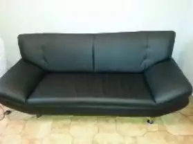 Canapé noir design trois places
