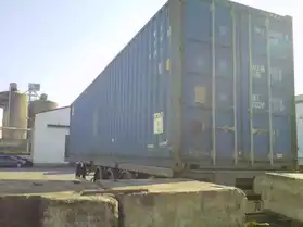 Container 40' (12 m) sur Paris