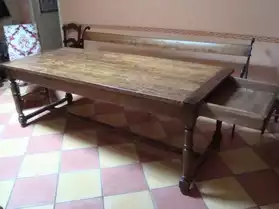 Table rustique et chaises