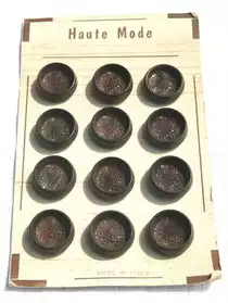 boutons anciens marrons plaque de 12