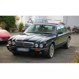 Jaguar XJ8 3.2