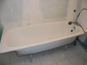 ensemble baignoire lavabo robinetterie
