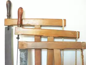 Lot de 3 scies à main anciennes en bois