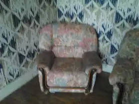 canapé et ses deux fauteuils assortis