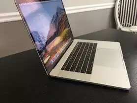 Apple MacBook Pro 15 "avec barre tactile