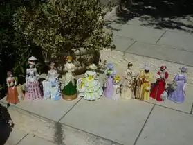 8 figurines en porcelaine Miss Albee