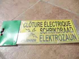 plusieurs panneau "cloture electrique"
