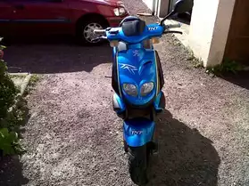 scooter trekker bleu et noir