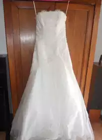 Robe de mariée avec jupon et bustier