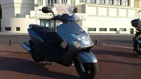 scooter yamaha majesty 125 gris