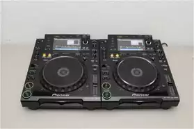 2 PIONEER CDJ-2000 DJ PLAYERS + DJM2000