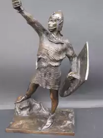 chevalier bronze.statue .Guissano