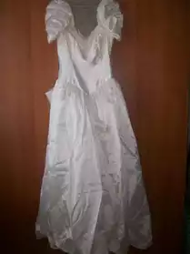 Robe de mariée écrue avec perles + jupon