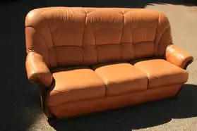 Ensemble canapé et fauteuil en cuir