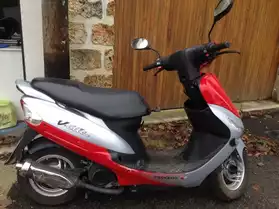 Scooter V-clic rouge 50cc (peugeot)