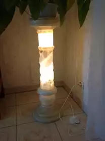 colonne lumineuse marbre