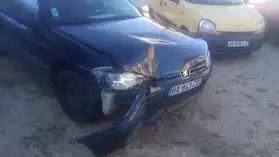 Peugeot 406 accidenté