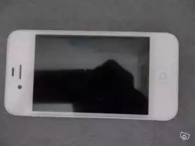 Iphone 4s blanc presque neuf 16GO