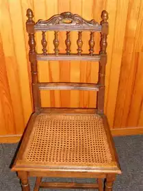 Chaise cannée style régence en chêne