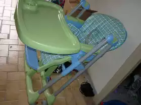 chaise haute comme neuve