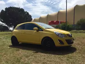 Opel corsa color edition 27500km à deb