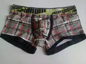 Vends 4 boxers neufs taille L