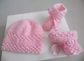 Bonnet chaussons ROSES tricot laine fait