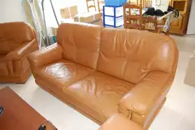 Canapé cuir plus deux fauteuils