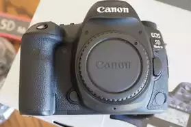 Canon EOS 5D Mark iv en très bon état.