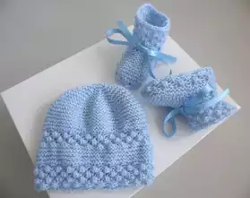 Bonnet chaussons BLEUS tricot laine fait