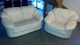 Vends canapé cuir 2 places + fauteuil