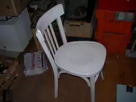 une chaise BAUMAN