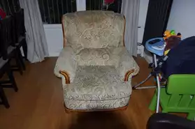 canapé + 2 fauteuils + pouf